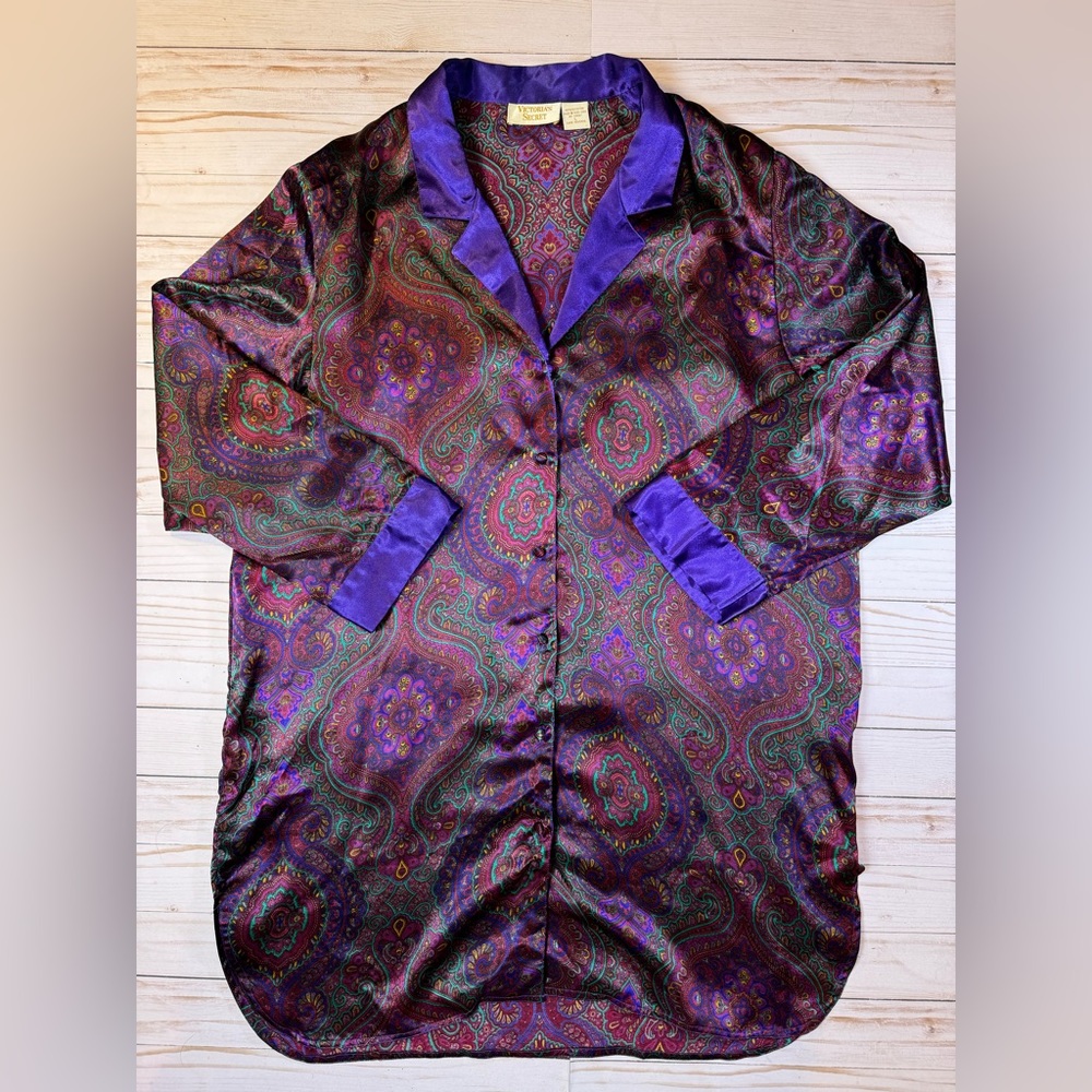 Vintage Gold Label Victoria’s Secret size LARGE buttoned silky purple nightgown - Picture 8 of 10